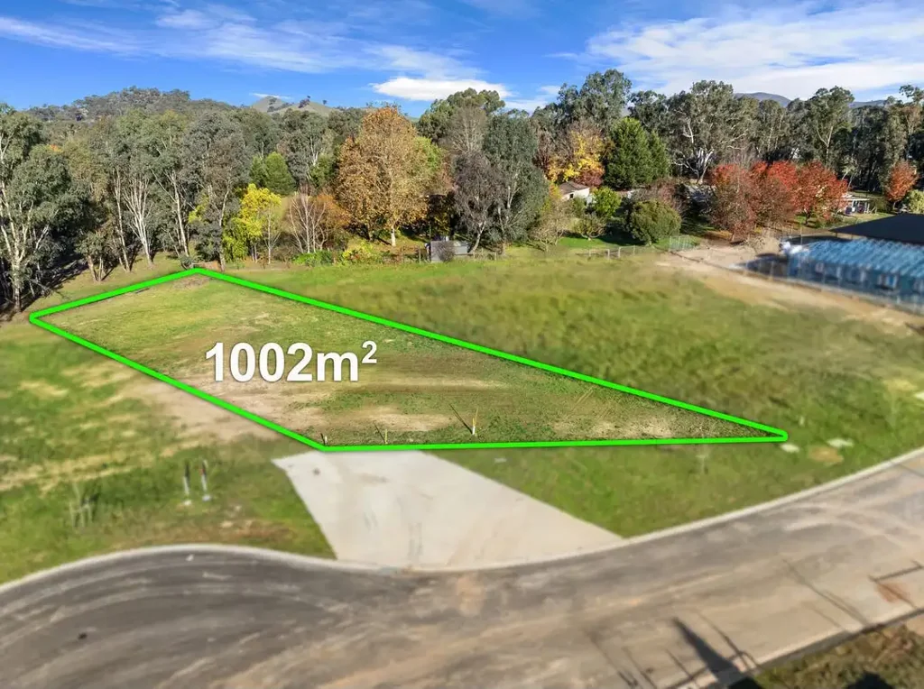 Yea Large  flat  block , walking distance to town, close to High School & Yea Rail Trail