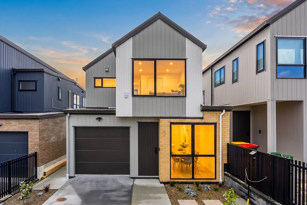 Silverdale 4Moenga Modern Family Living in the Heart of Silverdale