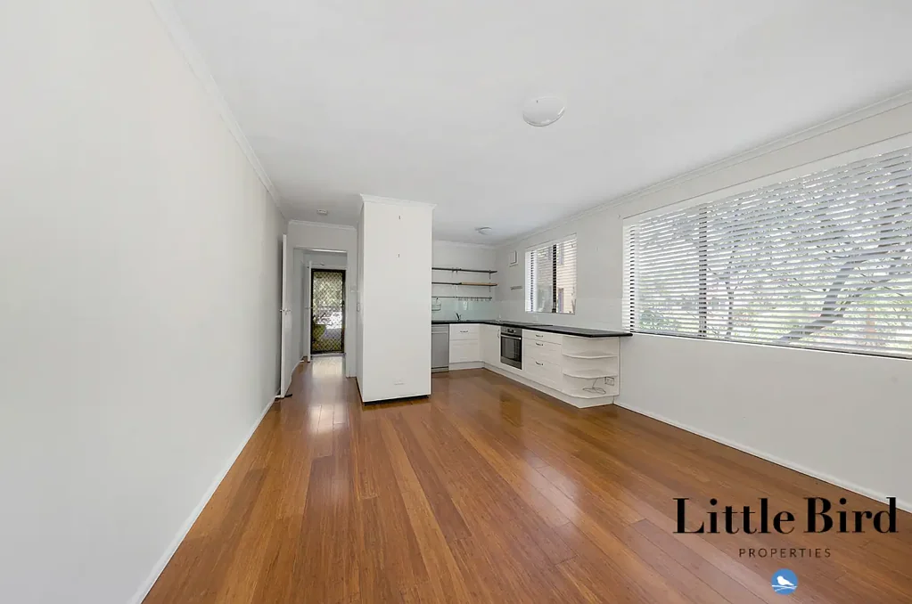 Updated, ground floor apartment in Corin Court