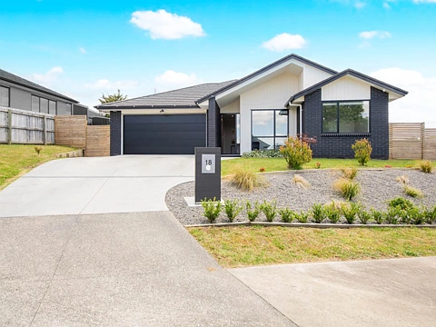 Pukekohe 5房  Exquisite Living Awaits in the Heart of Pukekohe!