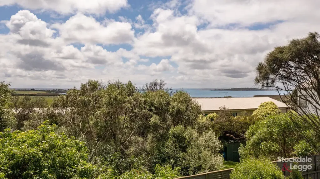 8 Dunvegan Crescent, Surf Beach, VIC 3922