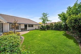 51 Meadowland Drive, Somerville, Manukau City