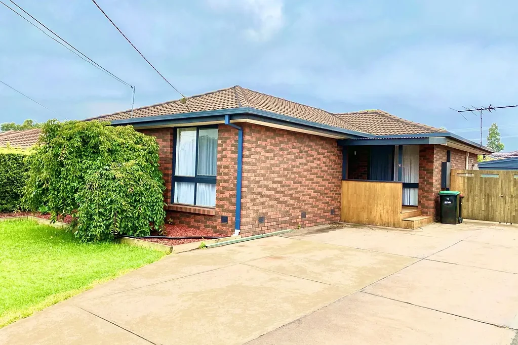 16 Falcon Drive, Melton, VIC 3337