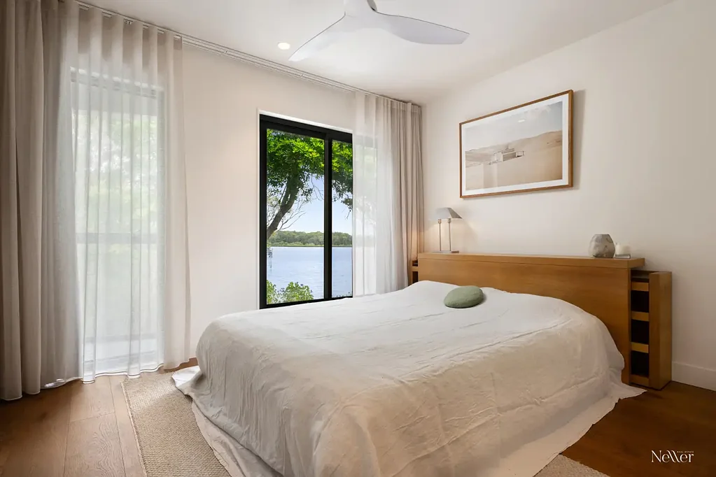 Tewantin 3Kwarto Lakefront Living: Location, Luxury, Lifestyle