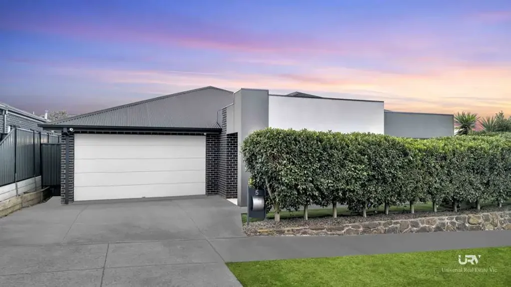 Craigieburn 5 Bedroom Grand Family Luxury on an Impressive 570mÂ² Corner of Aston 5 Montalto Street, Craigieburn