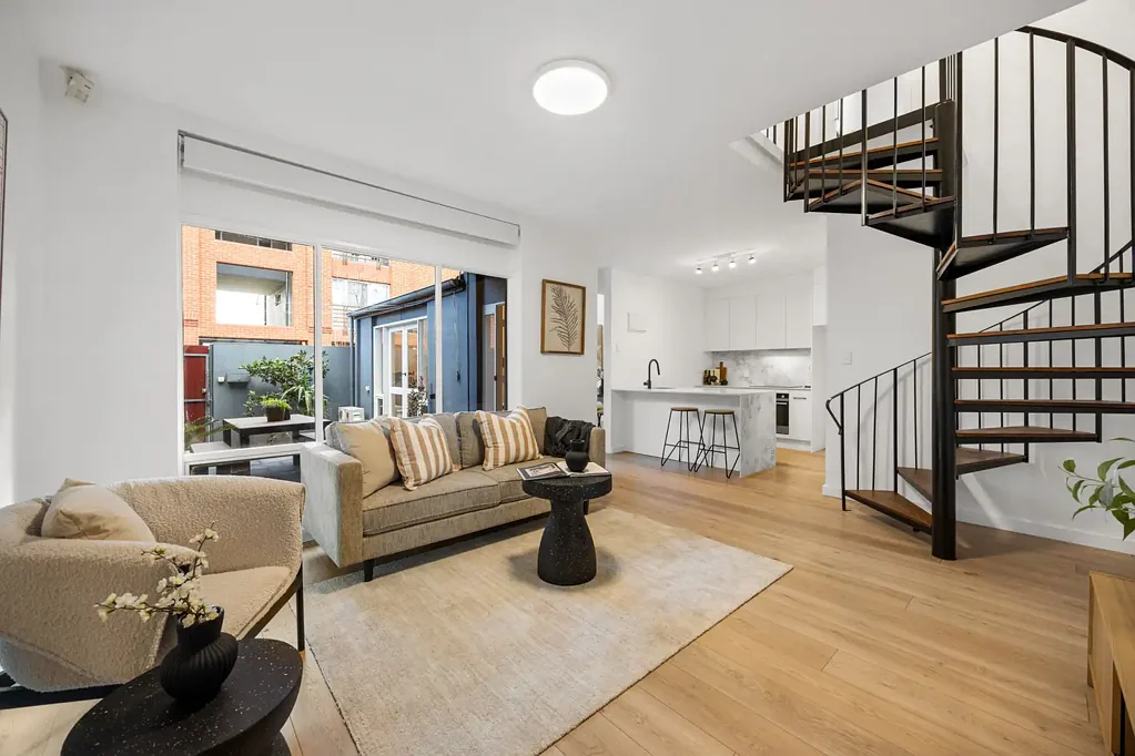 Adelaide 2房  Stylish & Spacious Updated Townhouse In The Heart Of The Market Precinct!