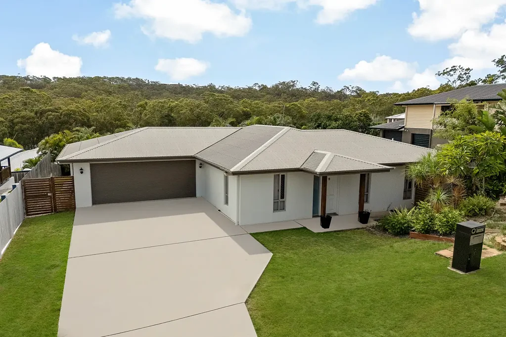 South Gladstone 3房  Elevated Opportunity in Blue-Chip Catalina Heights