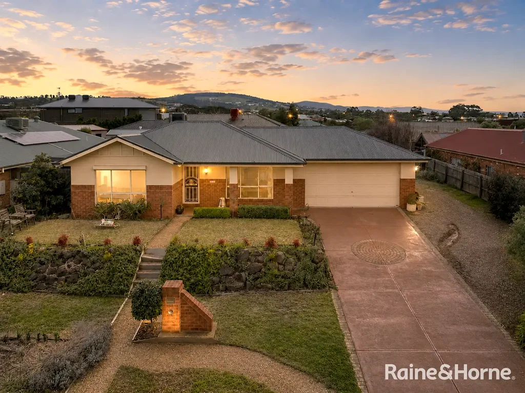 Bacchus Marsh 4房 占地1,012平方米的宽敞家庭生活空间 Spacious Family Living on a Generous 1,012sqm