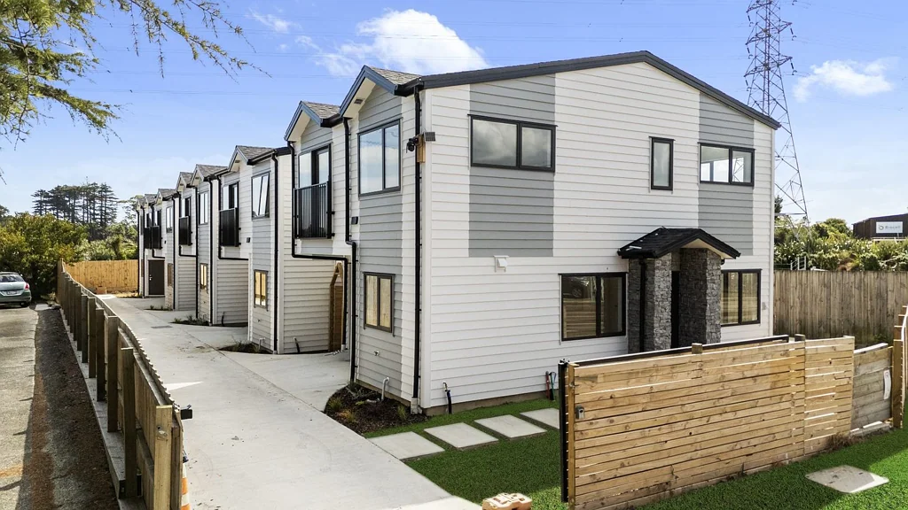 Papatoetoe 3房  Modern Living - Serious Selling!