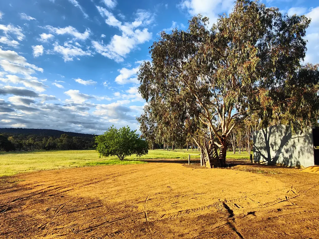 Bakers Hill 1.85ha Lifestyle Block with Shed, Services & Rural Charm – Bakers Hill