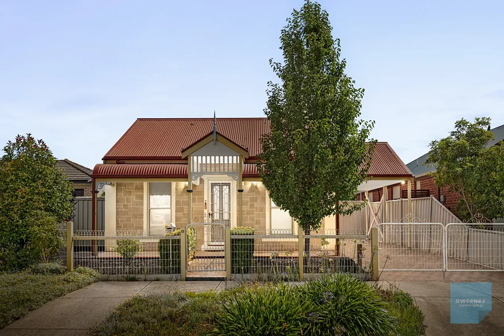 15 Caddick Gardens, Caroline Springs, VIC 3023