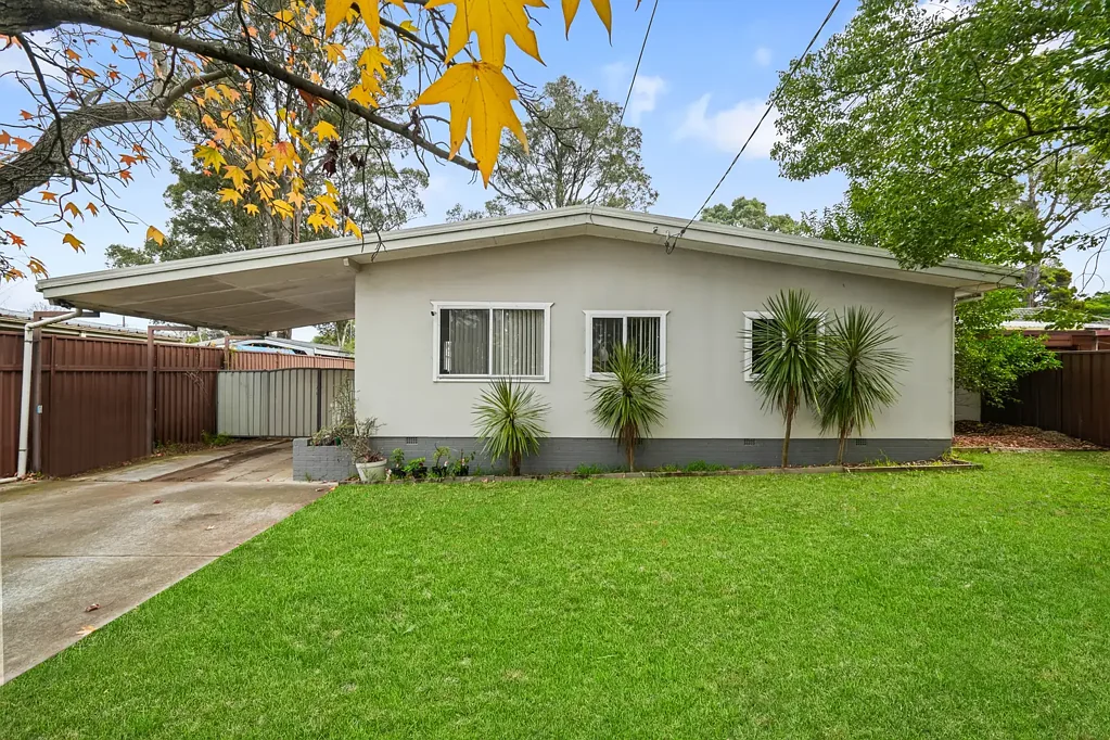 4 Melanesia Avenue, Lethbridge Park, NSW 2770