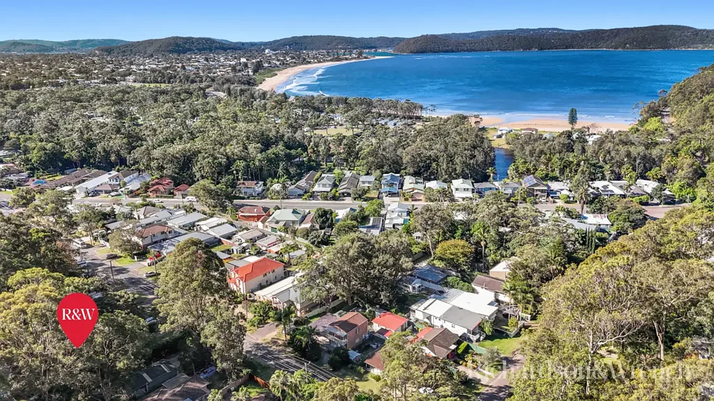 Umina Beach 4ห้องนอน Spacious Family Living with Poolside Appeal & Private Guest Retreat
