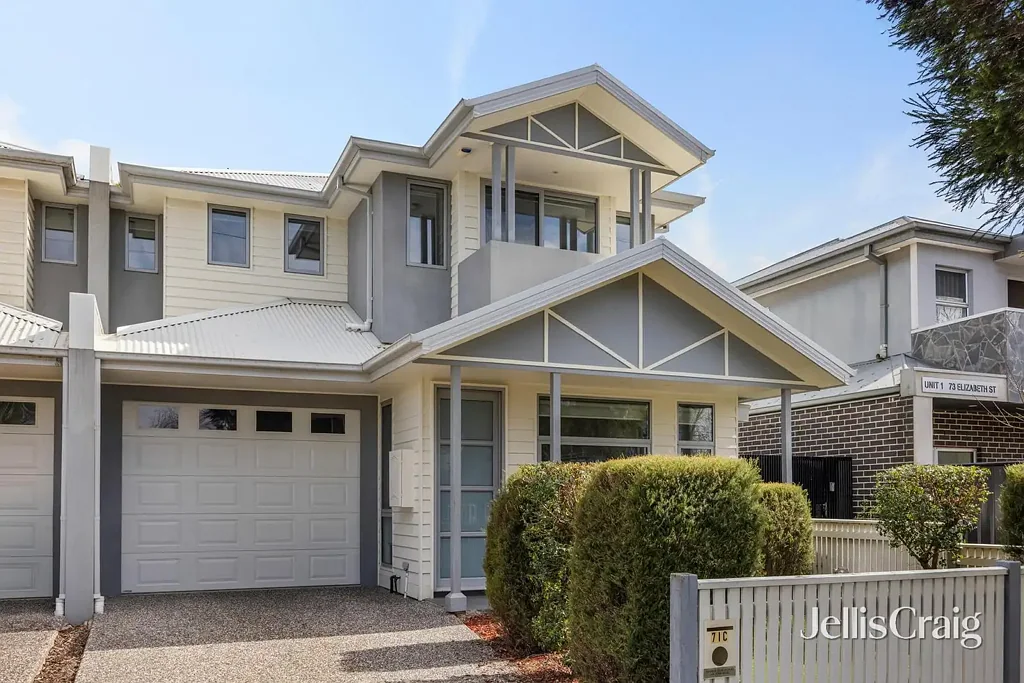 Newport 4Kwarto Sophisticated Newport Living: Modern Elegance