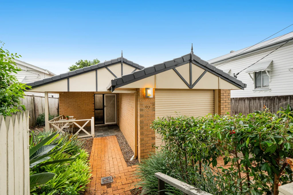97 Stradbroke Avenue, Wynnum, QLD 4178
