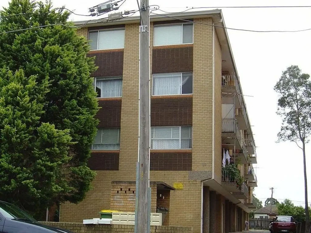 10 MINUTES WALK TO CBD