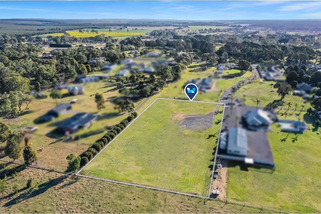 Longford The Ideal Rural Block, Close To It All!