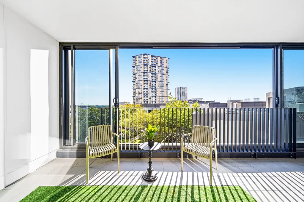 Wentworth Point 2房 9楼Billbergia杰作 宽敞冬季花园 低维护费用 全新地板 现场建筑经理 安全停车 5分钟生活方式 Quality and Prime Location