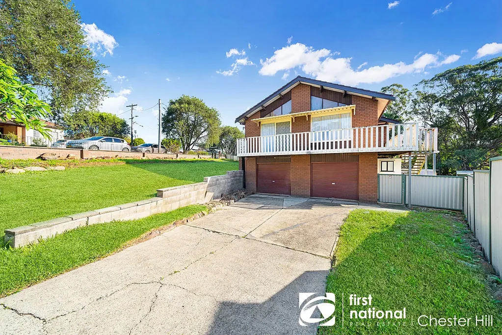 Villawood 6ਬੈੱਡਰੂਮ Spacious Brick Home Brimming with Potential