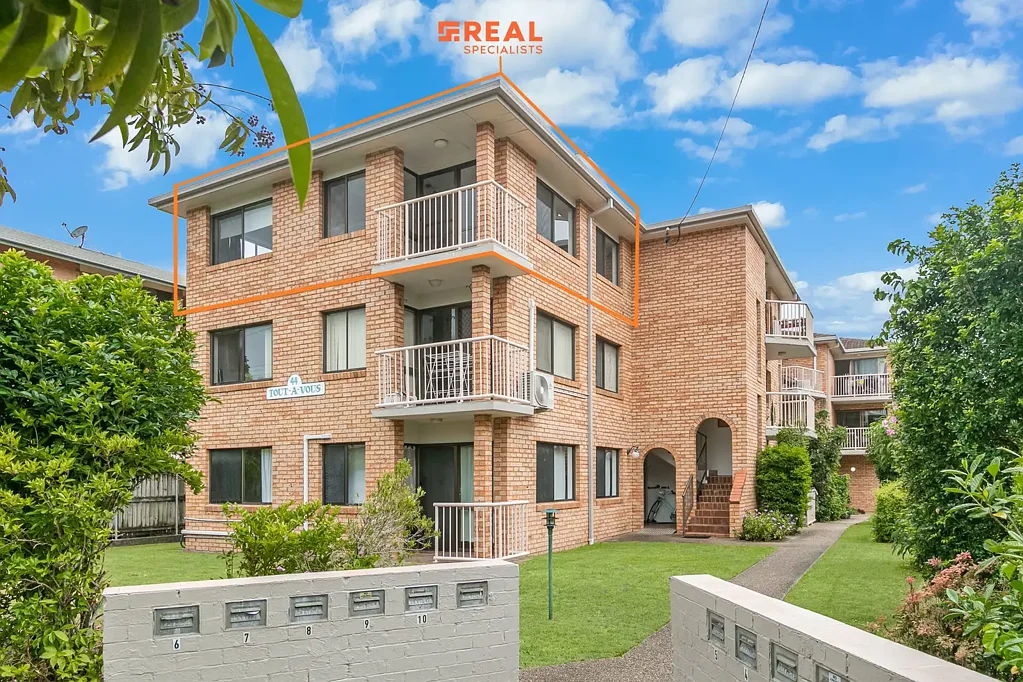 Top Floor Coastal Living – Walk to Beach, Shops & Everything Coolangatta Has to Offer