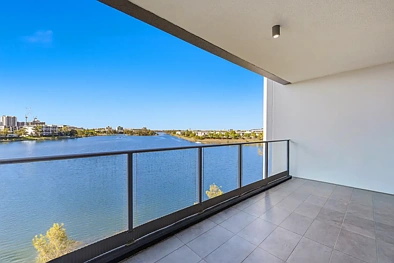 Varsity Lakes 2房  North-East Facing with Uninterrupted Lake Views!!