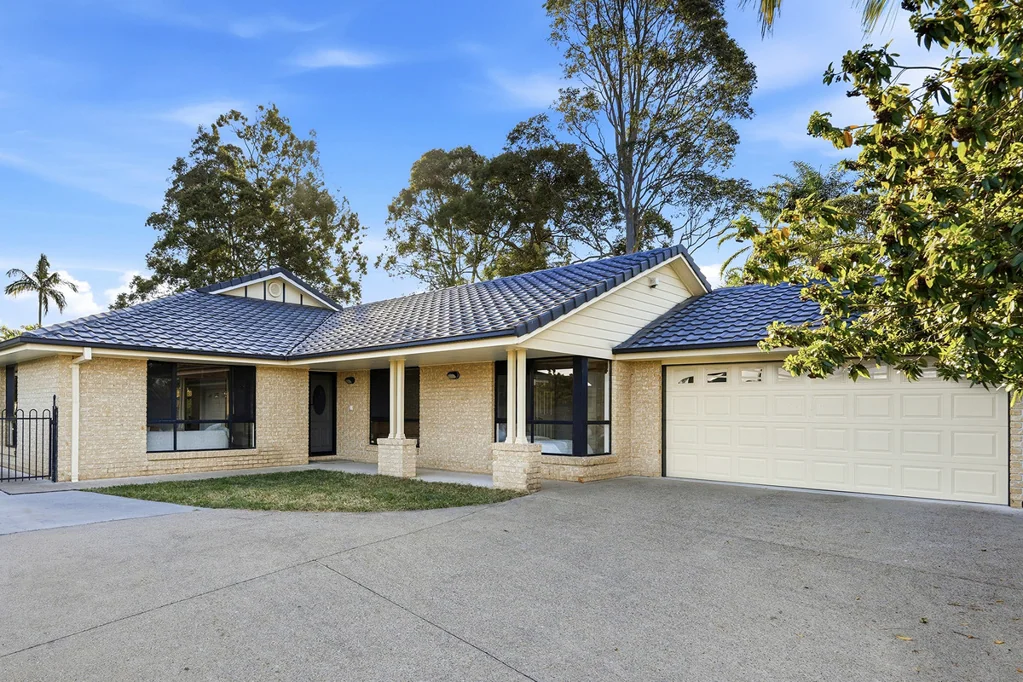 Calamvale 4Zimmer SITUATION CHANGE URGENT SALE: Resort-Style Family Haven In Stretton State College Catchment