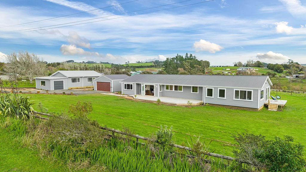 Kaukapakapa Big, bold, nearly brand-new home and income