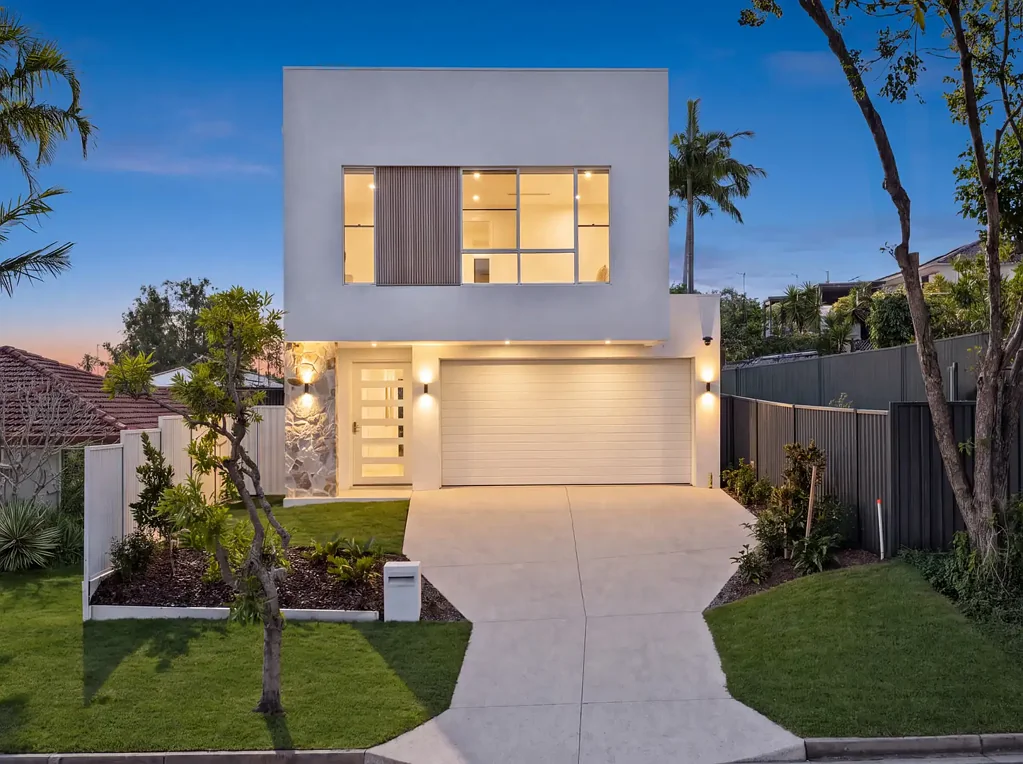 Ashmore 4房  Brand-New Luxury Living Opposite 3000m2 Of Pristine Parkland