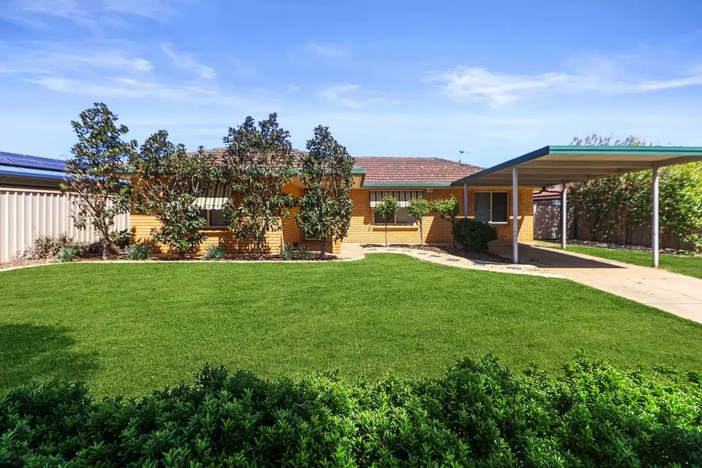 9 Lyons Crescent, Forest Hill, NSW 2651