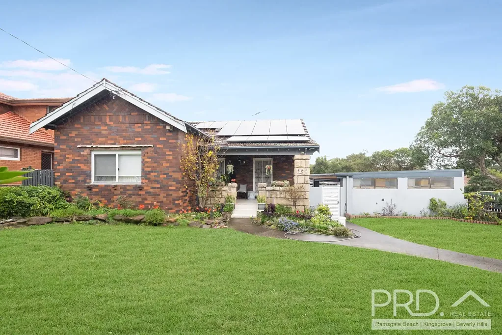 Kingsgrove 4房 翻新家庭住宅 | 可拎包入住 | Kingsgrove 黄金地段 RENOVATED FAMILY HOME | MOVE-IN READY | PRIME KINGSGROVE LOCATION