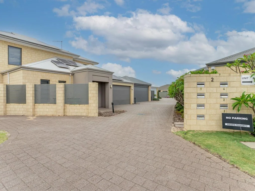 Harrisdale 3 Bedroom Location, Location, Location - Ideal for Investors!
