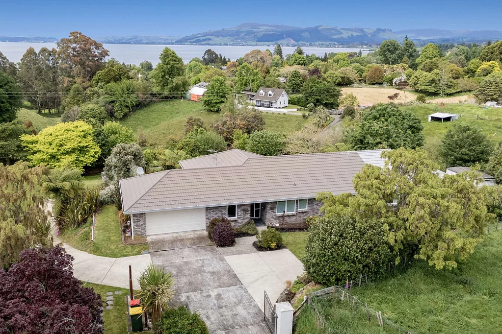 Hamurana 4 Bedroom Must Be Sold! Present All Offers!