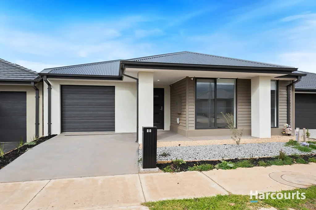 Brand New Living with Three Bathrooms!