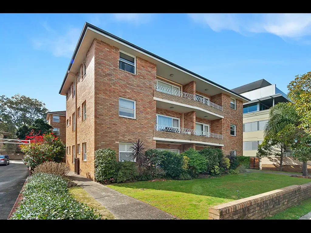 East Facing Spacious Unit Located Minutes Walk from the Beach.