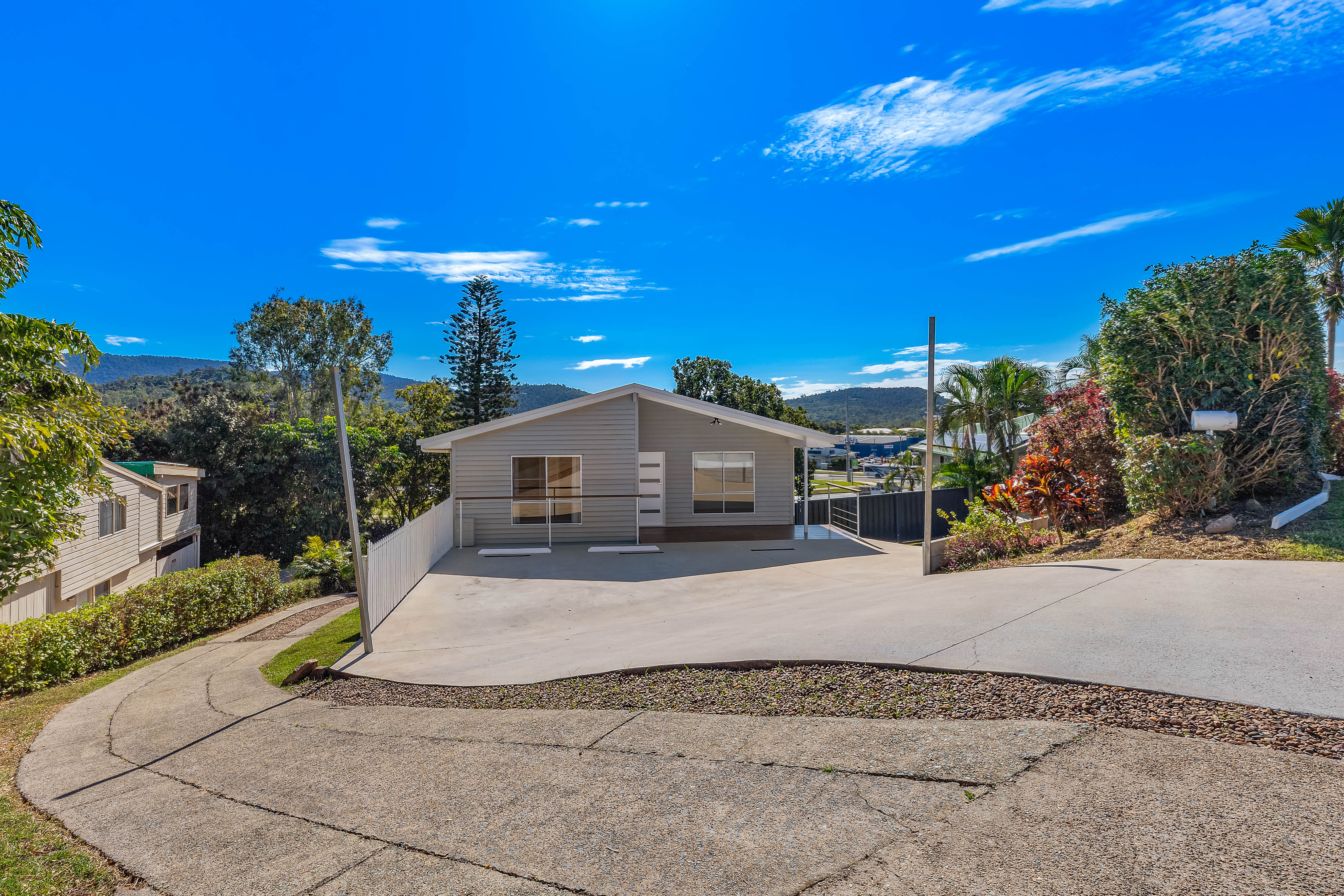 18 SOUTH MOLLE BVD, CANNONVALE QLD 4802, 0 rūma, 0 rūma horoi, House