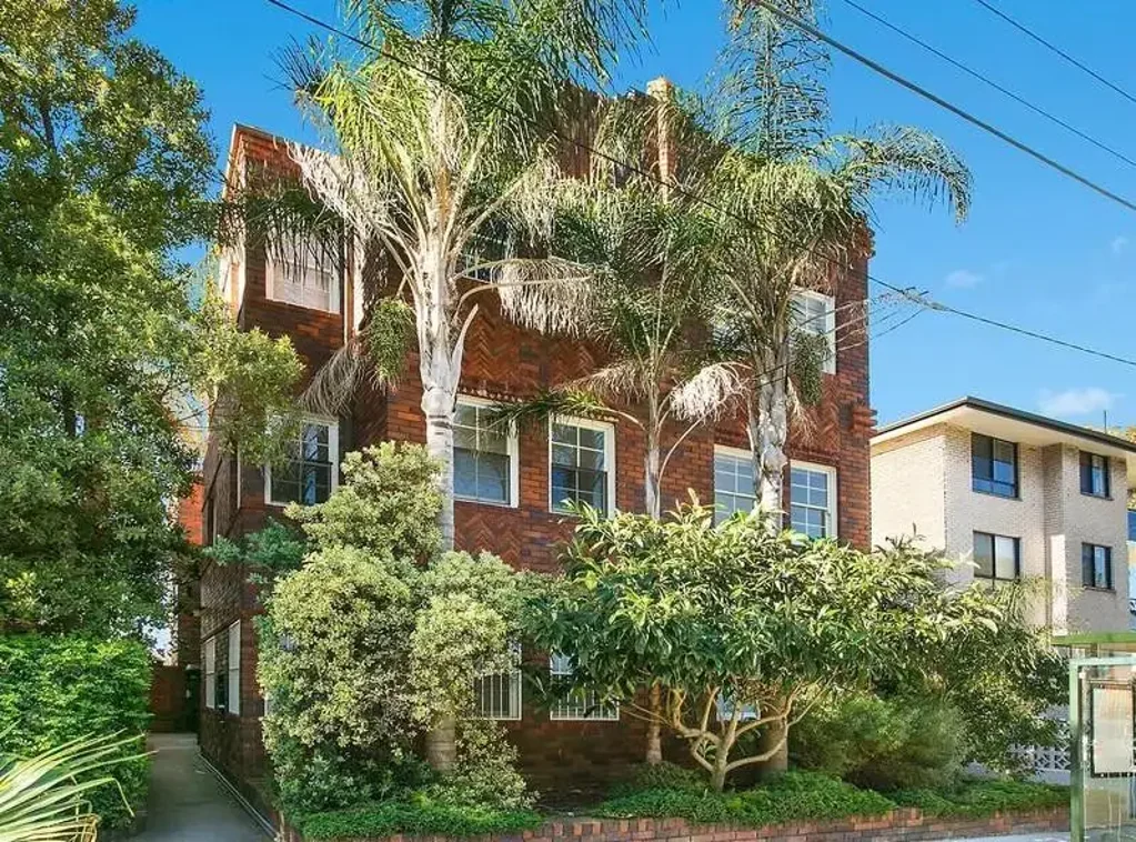 Beautifully Presented Two Bedroom + Sunroom Apartment