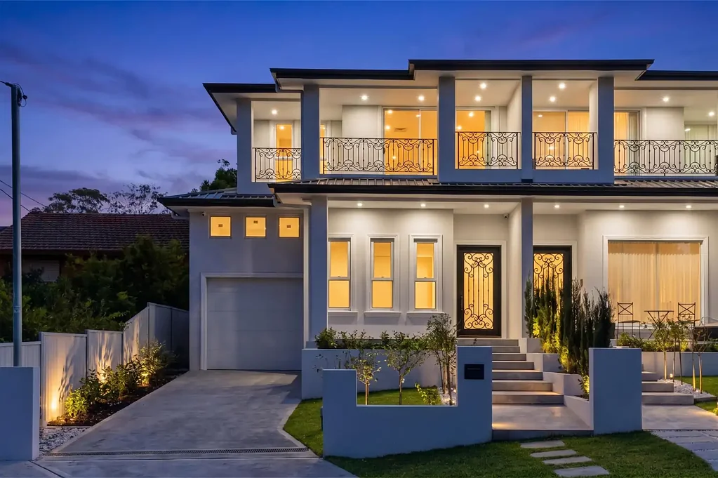 Brand New Luxury Family Home With Swimming Pool!