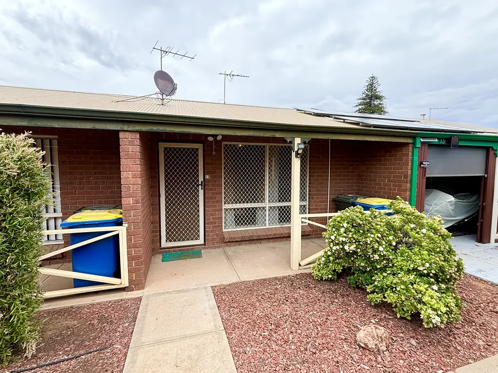 Low-Maintenance Living Close to Shops
