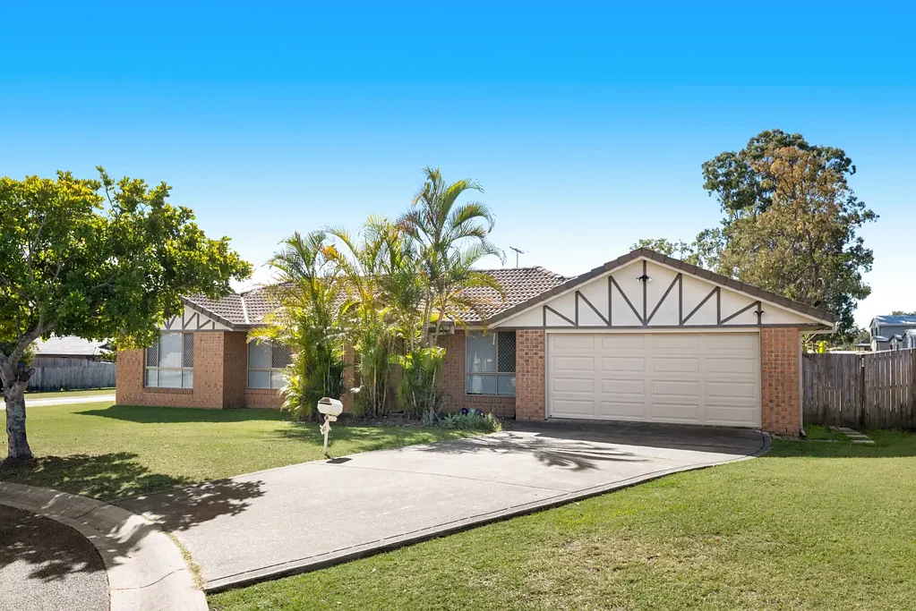 Spacious Family Home | 4 Bedrooms | 2 Bathrooms | Double Garage | Pet Friendly