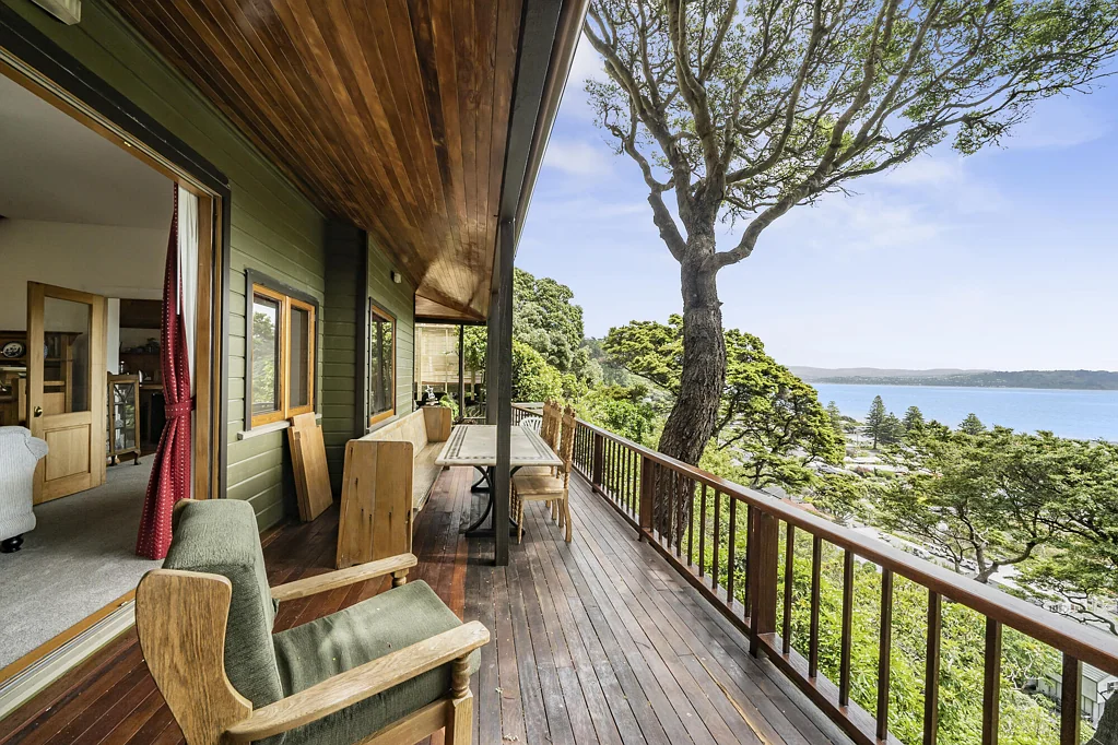 Eastbourne 4Zimmer A Rare Elevated Sanctuary with Stunning Views