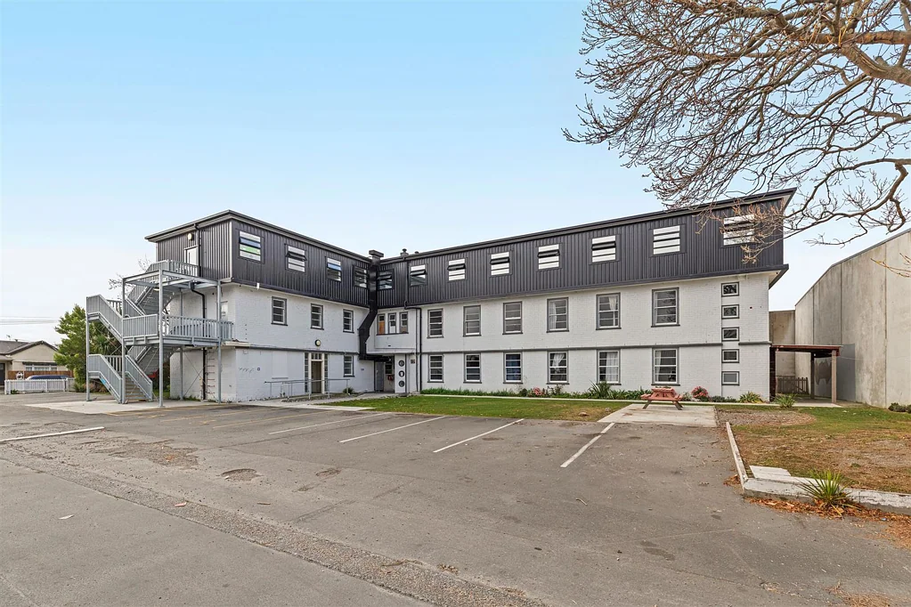 Phillipstown Where 50 Beds Meet 30,000 Fans