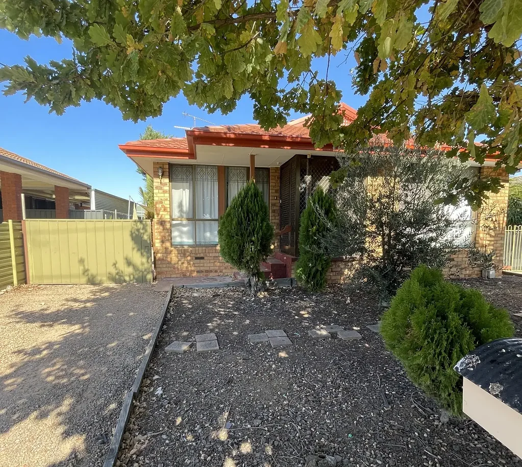 3 BEDROOM HOME IN A GREAT LOCATION!