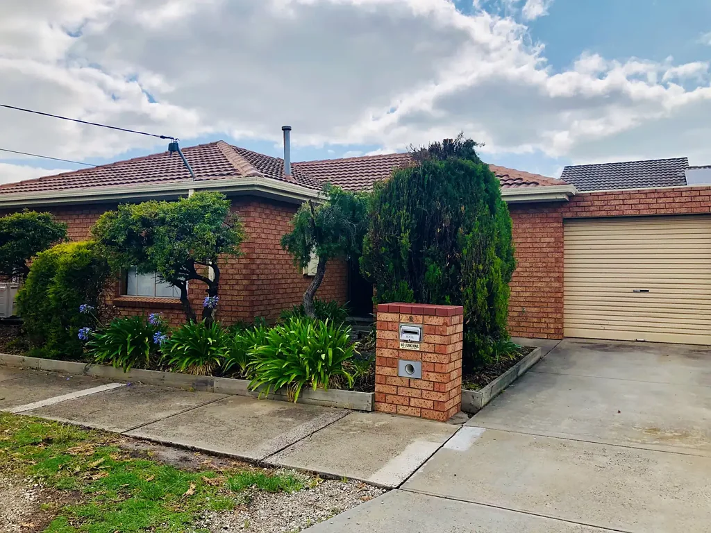 3-Bedroom Unit in Prime Altona Meadows Location!