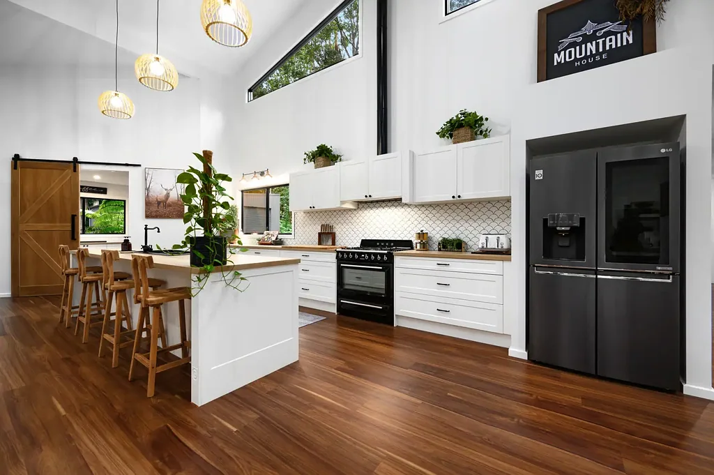 Tamborine Mountain 6ਬੈੱਡਰੂਮ Designer Dual-Living with Swim Spa, Guest House & Scenic Tamborine Mountain Serenity