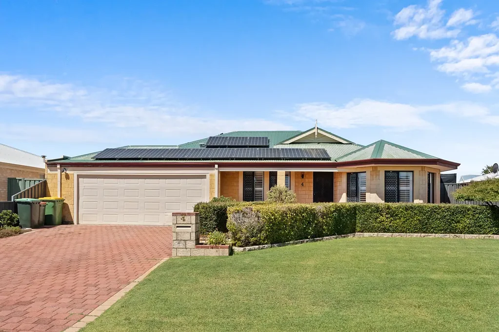 Warnbro 4房  STUNNING FAMILY HOME IN A PRIME LOCATION