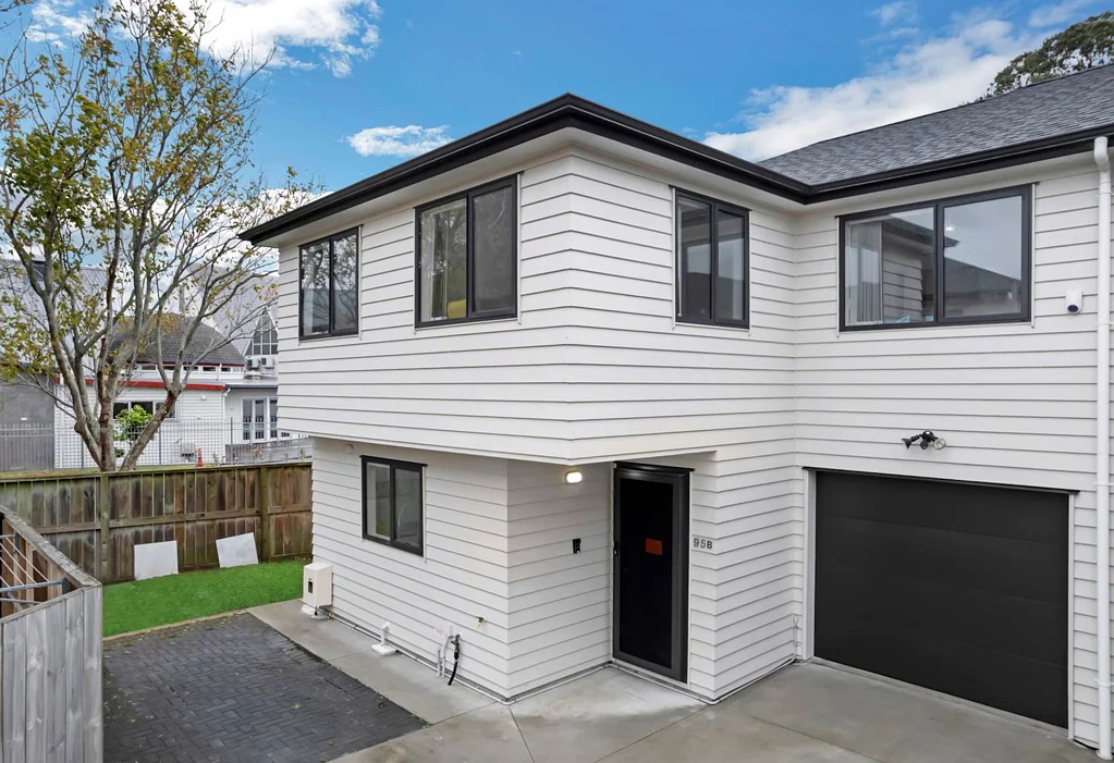 Mangere East 5Kwarto 5 BEDROOMS - 2 LOUNGE AREAS - BIG FLOOR SIZE
