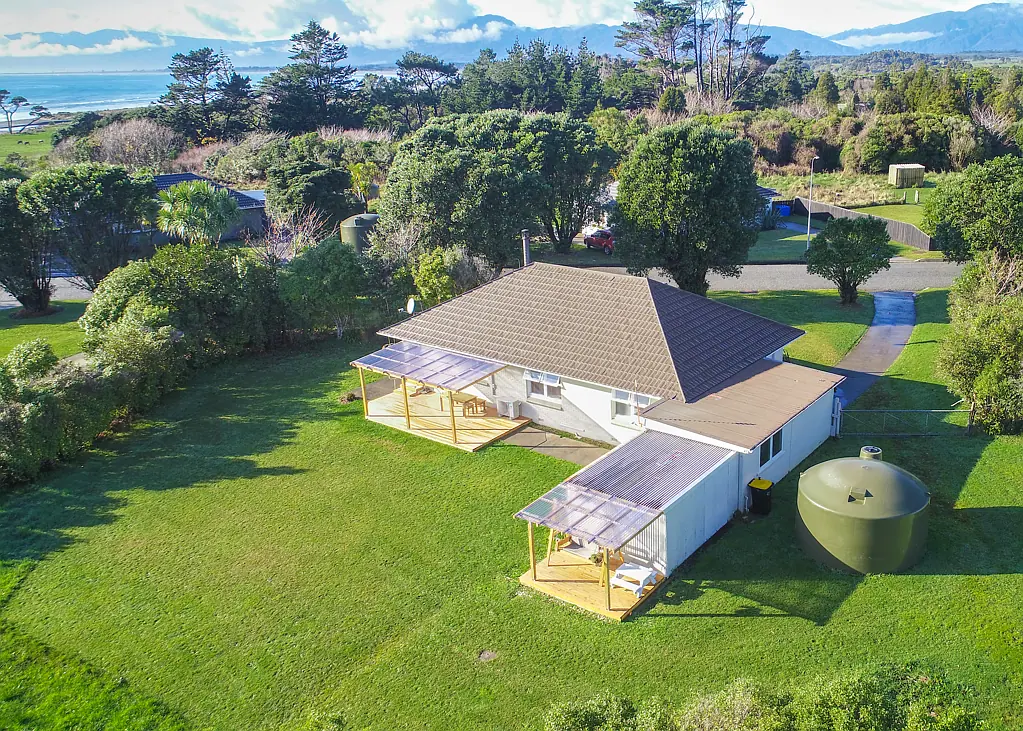 Cape Foulwind 3 Bedroom Location Location!!