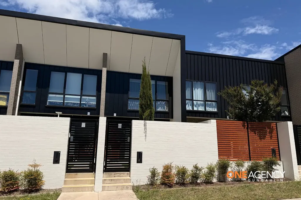 8A Harold White Avenue, Coombs, ACT 2611