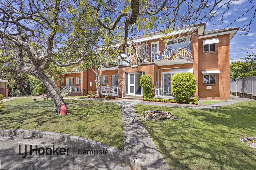 Canterbury 2 Bedroom Well-Presented Lifestyle Retreat in Ultra-Connected Pocket!