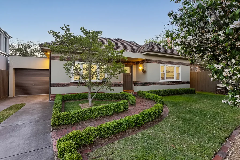 Carnegie 3房 装饰艺术风格 高挑天花板 塔斯马尼亚橡木地板 现代空间 Miele电器 藤蔓覆盖甲板 宁静花园天堂 Stunning Period Home for a Modern Lifestyle